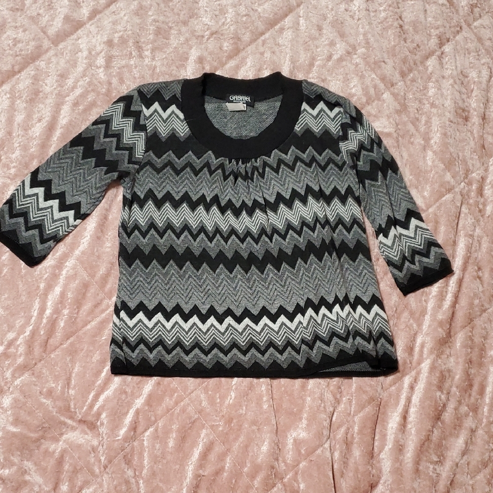 Black and Gray Crew Neck Sweater with Zigzag Design For Girls Size XL